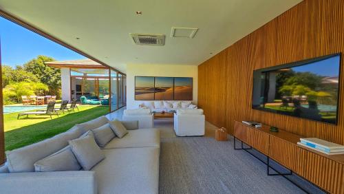 Gallery image of Casa Alto Padrão com Piscina e 5 Quartos, sendo 4 Suítes - Cond Praia Bella, Praia do Forte in Praia do Forte