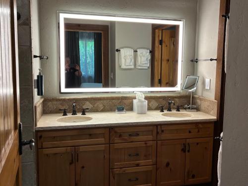 a bathroom with two sinks and a large mirror at Stonewater Cove in Shell Knob