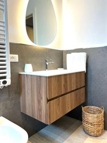 a bathroom with a sink and a mirror at Appartamento Sabbia e sogni in Pietra Ligure