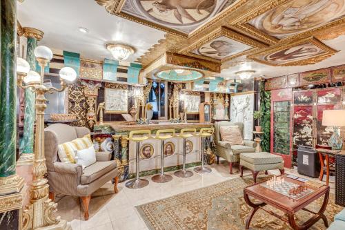 Χώρος καθιστικού στο Near Downtown Scranton Getaway with Patio