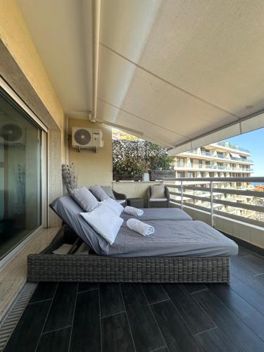 Beausoleil near Monaco - Cosy Studio with Sea viewにあるバルコニーまたはテラス