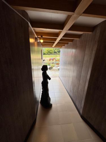 a statue standing in the middle of a tunnel at Hotel Recreacional Marcelandia Santa Rosa de Cabal in Santa Rosa de Cabal