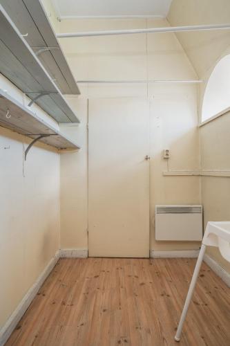 an empty room with white walls and wooden floors at Comfort Meets Style in Central Norberg in Norberg