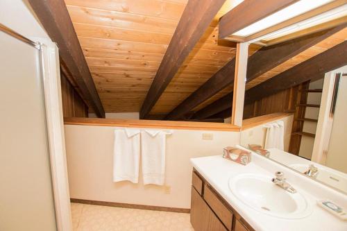 Et badeværelse på Villas # 78 By Hauserman Rentals