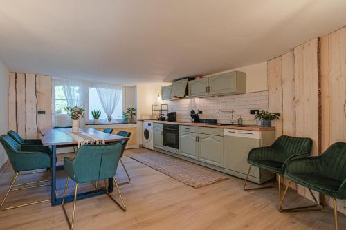a kitchen with a table and chairs in a room at Alpino STAY Geräumige Ferienwohnung am Alpsee mit Garten in Immenstadt im Allgäu