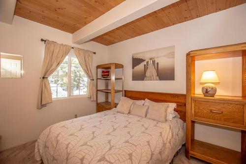 Ένα ή περισσότερα κρεβάτια σε δωμάτιο στο Trailside Escape By Hauserman Rentals