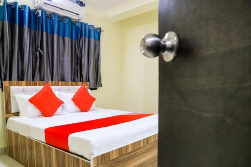 Ένα ή περισσότερα κρεβάτια σε δωμάτιο στο Hotel O Pritesh Inn