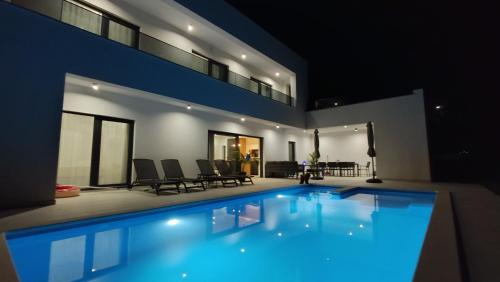 Villa Basini 5km from the centre of Split,Heated pool