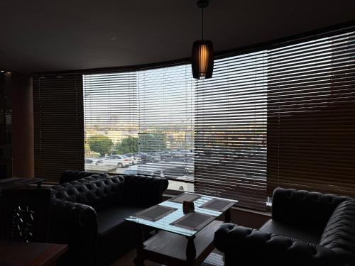 Χώρος καθιστικού στο The Viewmont - 2 Bedroom Serviced Apartment with a beautiful view