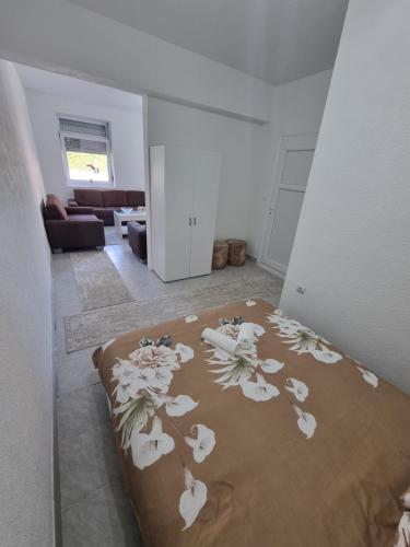 Ένα ή περισσότερα κρεβάτια σε δωμάτιο στο Apartmani Velić