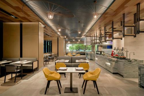 Posezení v ubytování Courtyard by Marriott Danang Han River