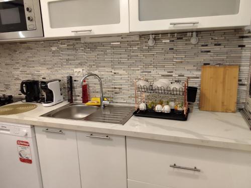 Kuchyň nebo kuchyňský kout v ubytování ASTRA Home