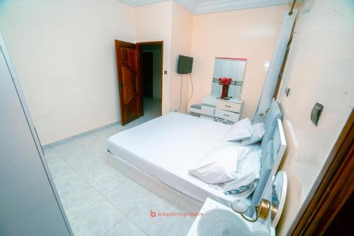 Ένα ή περισσότερα κρεβάτια σε δωμάτιο στο Cabral residence