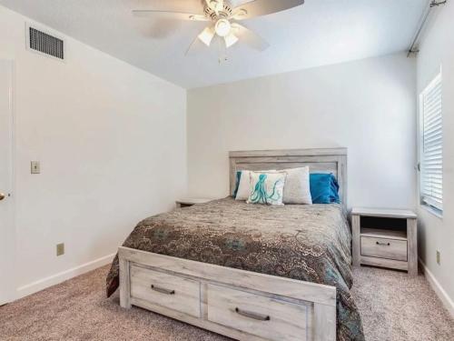Ένα ή περισσότερα κρεβάτια σε δωμάτιο στο Spacious Three-Bedroom Condo with Gulf Views