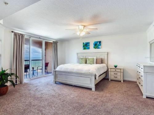 Ένα ή περισσότερα κρεβάτια σε δωμάτιο στο Spacious Three-Bedroom Condo with Gulf Views
