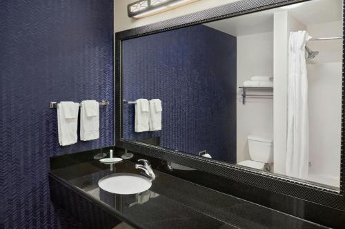 Ένα μπάνιο στο Fairfield Inn & Suites Cartersville