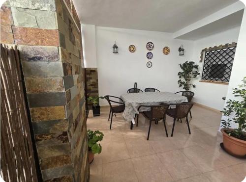a dining room with a table and chairs at Céntrico adosado cerca de la playa in Punta Umbría