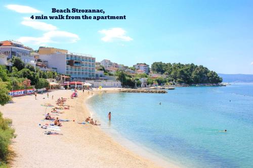 Apartments Sinovcic with terrace & sea view, 4 min walk to the beach