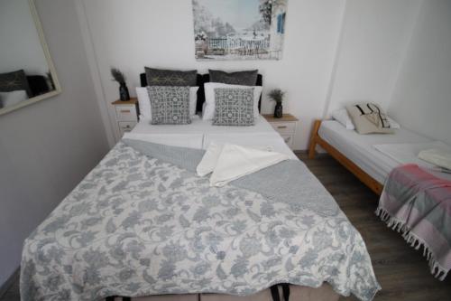 Ένα ή περισσότερα κρεβάτια σε δωμάτιο στο B&B Apartments Coli Apartman Dora Self check in