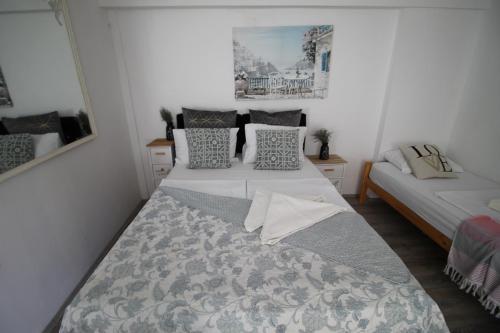 Ένα ή περισσότερα κρεβάτια σε δωμάτιο στο B&B Apartments Coli Apartman Dora Self check in
