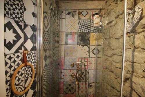 Ένα μπάνιο στο B&B Apartments Coli Apartman Dora Self check in