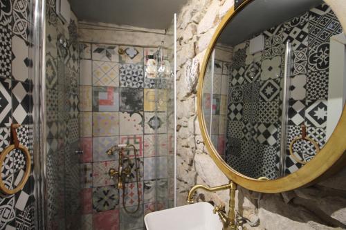 Ένα μπάνιο στο B&B Apartments Coli Apartman Dora Self check in