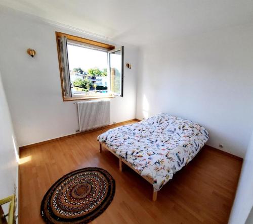 a bedroom with a bed in a room with a window at Chez Simon et Loreline Yerres proche Paris Orly Disney in Yerres