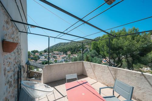 a balcony with a table and chairs and a view at L'Atypique - Cabanon 3 ch et terrasse au calme in Le Rove