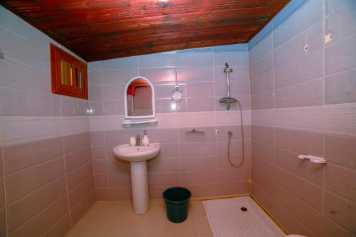 a bathroom with a sink and a shower at Residence Cabral in Guediawaye