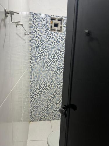 a bathroom with a shower with a toilet and a sink at Descanso Garantido em Pipa Praia a 3 Minutos de Você in Pipa