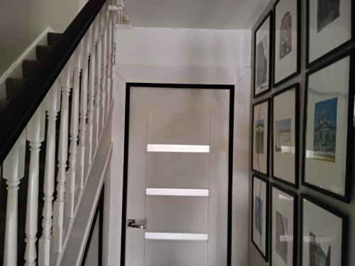 Φωτογραφία από το άλμπουμ του Stylish 5-bedroom retreat just minutes from Belfast city στο Μπέλφαστ