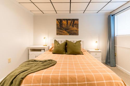 Katil atau katil-katil dalam bilik di Lovely, Two Bedroom Apartment with tons of space