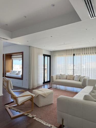 High standing villa floor close to the airport with shuttle