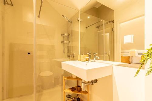 Duplex with Terrace, Comfort in Downtown Lisboa