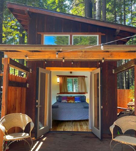 Φωτογραφία από το άλμπουμ του Ocean Forest Bungalows- Deluxe Glamping- Outdoor Showers- Off Grid σε Fort Bragg