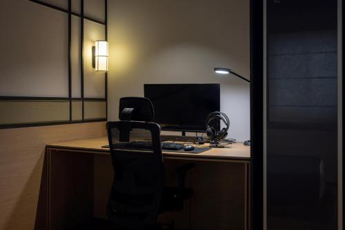 an office with a desk with a chair and a computer at Mitasuya Ryokan Hotel by Aank Cheonan in Cheonan