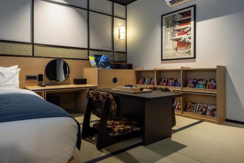 a bedroom with a desk and a bed and a desk with a chair at Mitasuya Ryokan Hotel by Aank Cheonan in Cheonan