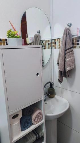 a bathroom with a sink and a toilet and a mirror at Chalé Veraneio-Itú-SP Vista para o lago Camping Carrion in Itu