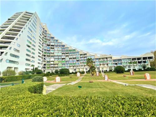 Appartement duplex 4 couchages avec terrasse, parking et climatisation à La Grande Motte