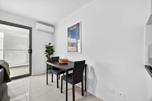 Zona de estar de Modern Coastal Escape in the Heart of Rockingham