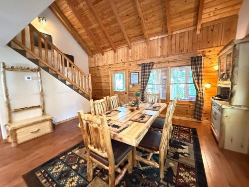 Kuchyň nebo kuchyňský kout v ubytování Rudy’s Bear Cabin
