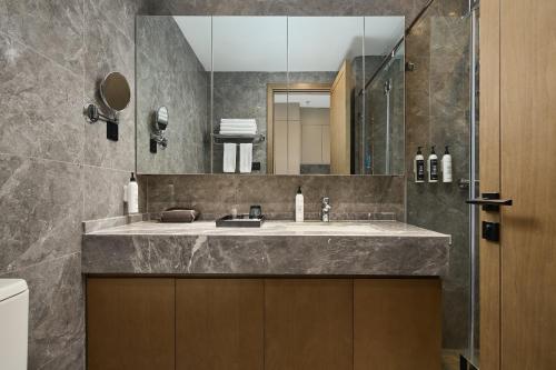 Ένα μπάνιο στο Urna S Hotel Urumqi International Convention and Exhibition Center