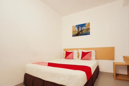 Кровать или кровати в номере Collection O Palembang near Palembang Indah Mall formerly Hostel 77 Smart