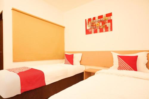 Кровать или кровати в номере Collection O Palembang near Palembang Indah Mall formerly Hostel 77 Smart