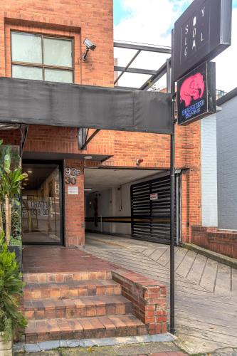 an entrance to a building with stairs in front at Soy Local Parque La 93 in Bogotá