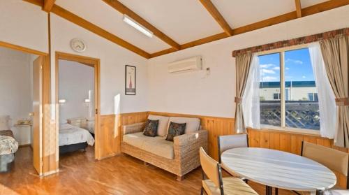 Ένα ή περισσότερα κρεβάτια σε δωμάτιο στο Elliston Waterloo Bay Tourist Park