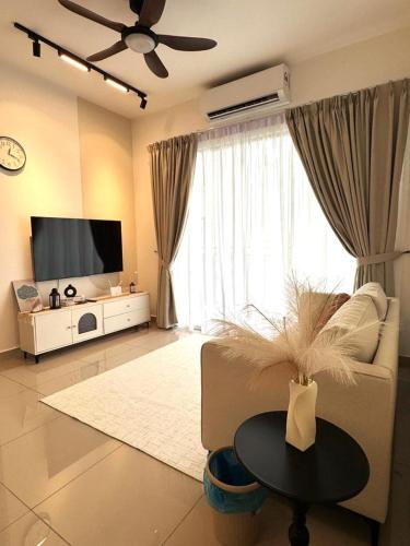 Televisyen dan/atau pusat hiburan di Modern Seremban Bayu Temiang 3BR Apartment-New