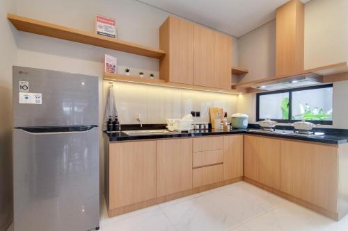 Η κουζίνα ή μικρή κουζίνα στο 3BR Villa Punawangi With Jacuzzi