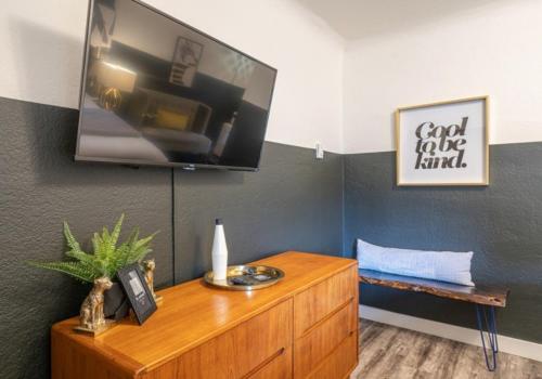 TV a/nebo společenská místnost v ubytování b side motel
