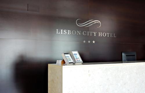 Lisbon City Hotel by City Hotelsに飾ってある許可証、賞状、看板またはその他の書類